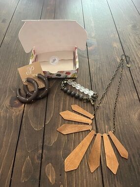Plunder Geometric Wood-Look Pendant Necklace With Earrings and Bracelet L7